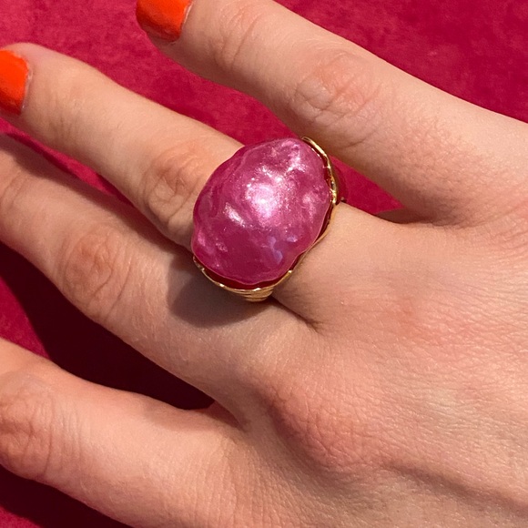 18k Gold Plated Abstract Swirl Pink Resin Ring - Picture 3 of 3